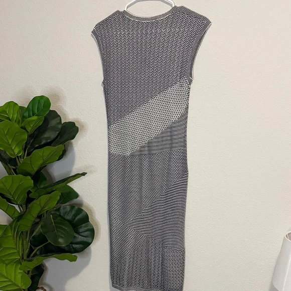 Magaschoni Black and white geometric Patterned knit Midi Dress small - Picture 7 of 9